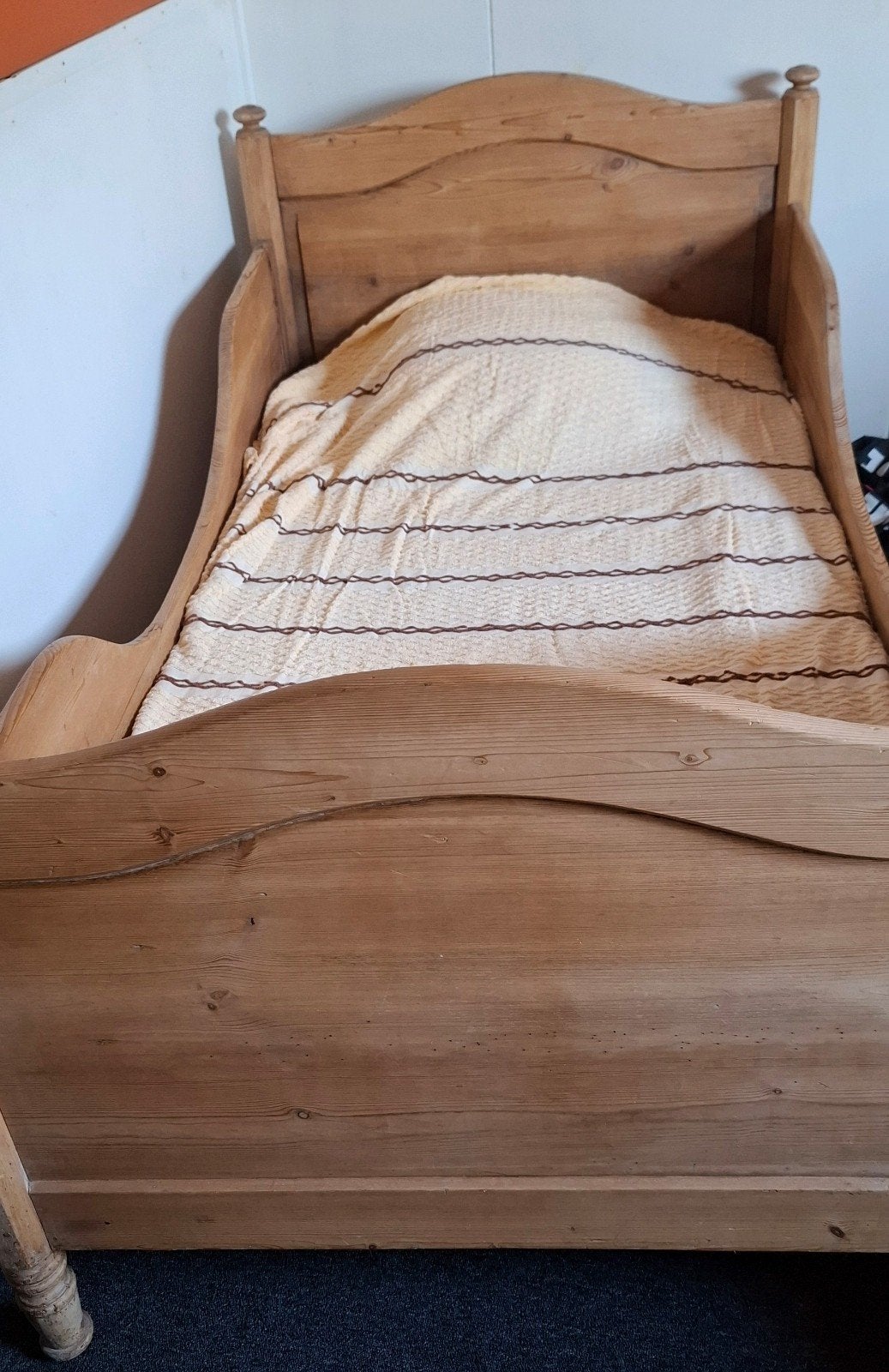 Antiek grenen bed, Huis en Inrichting, Slaapkamer | Complete slaapkamers, Ophalen, Gebruikt, Eenpersoons