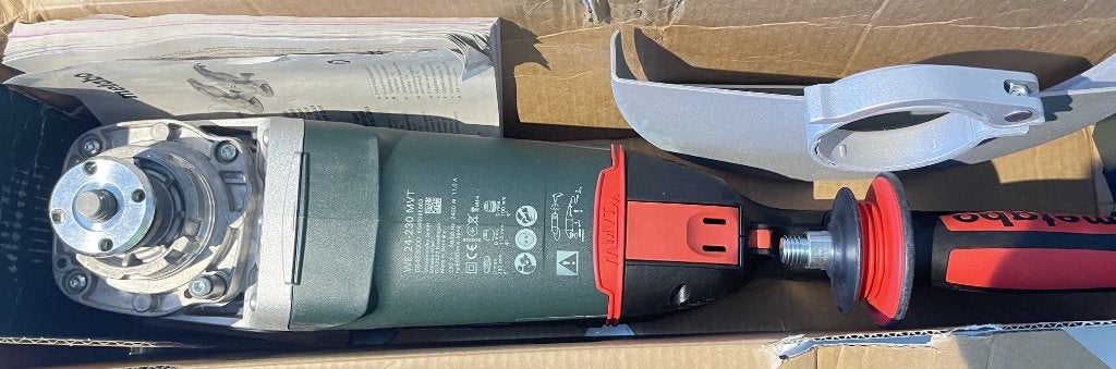 Metabo WE 24-230 MVT haakse slijper 230 mm in doos, Doe-het-zelf en Verbouw, Gereedschap | Slijpmachines, Ophalen of Verzenden