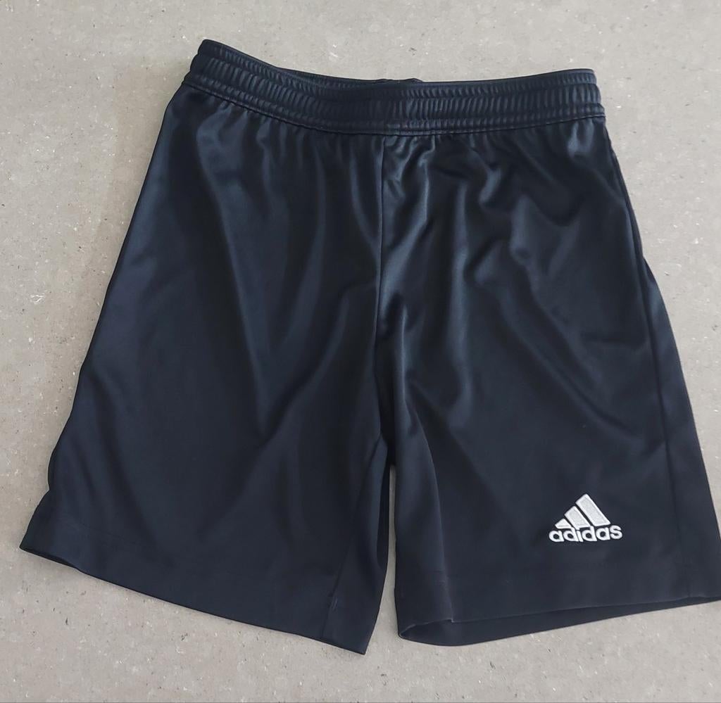 Adidas zwart sportbroekje maat 140, Adidas, Jongen of Meisje, Sport- of Zwemkleding, Ophalen of Verzenden