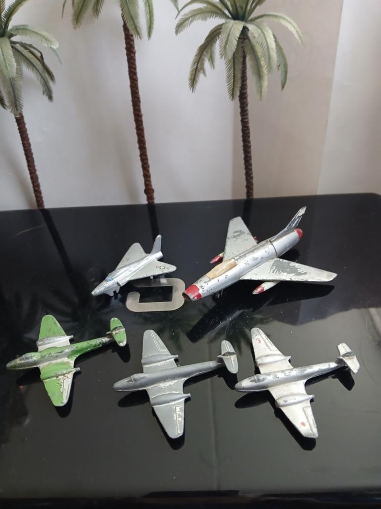 Lotje vliegtuigjes, Dinky,  Tekno en Schuco, Antiek en Kunst, Antiek | Speelgoed, Ophalen of Verzenden