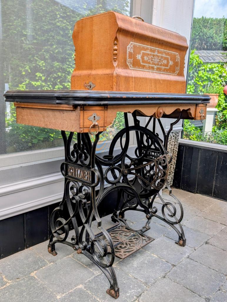 Antieke Gritzner Naaimachine met Houten Kap en Onderstel, Ophalen of Verzenden