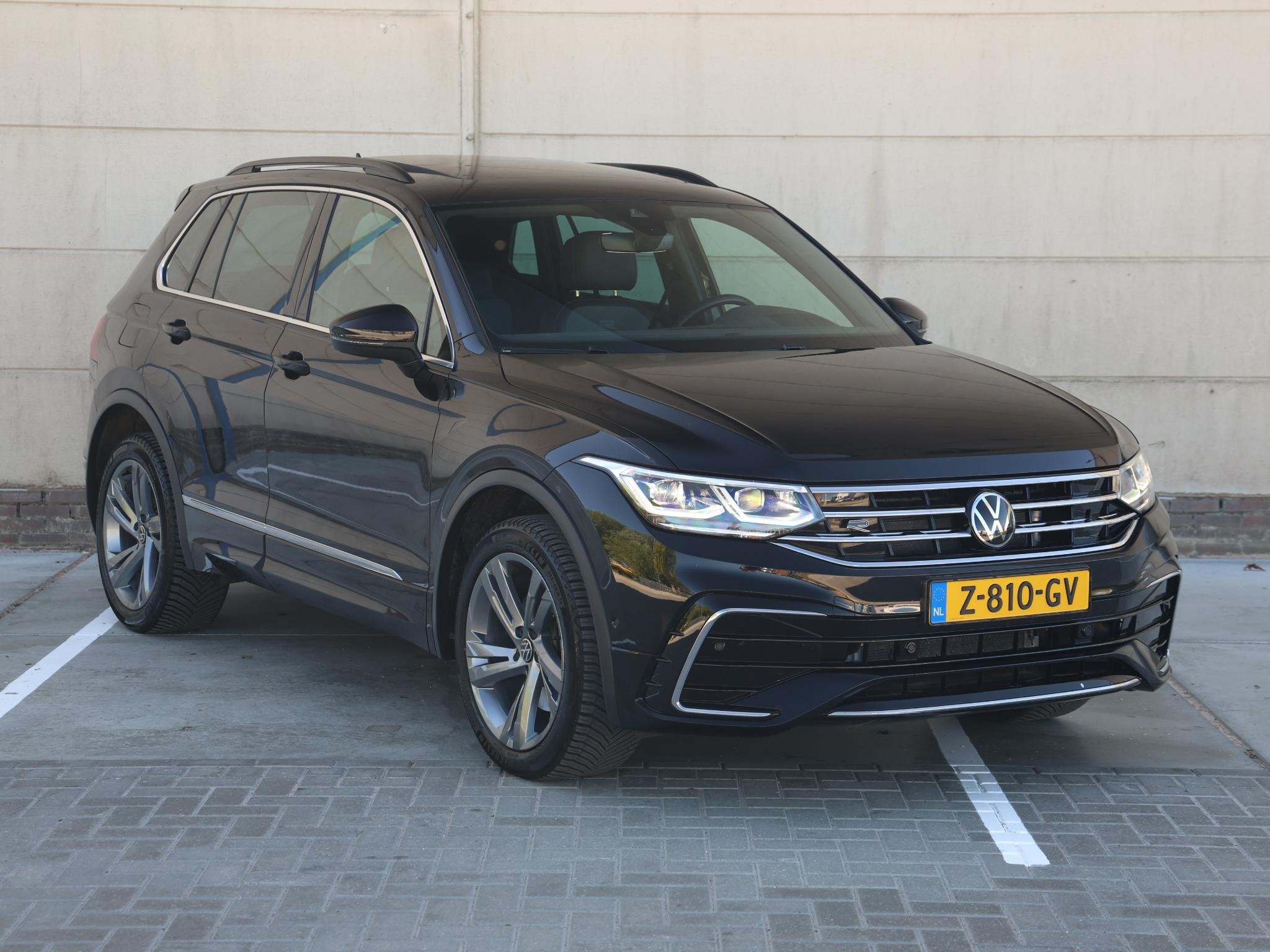 Volkswagen Tiguan 1.4 TSI eHybrid R-Line Business 245PK | Tr, Stof, Euro 6, 4 cilinders, Zwart