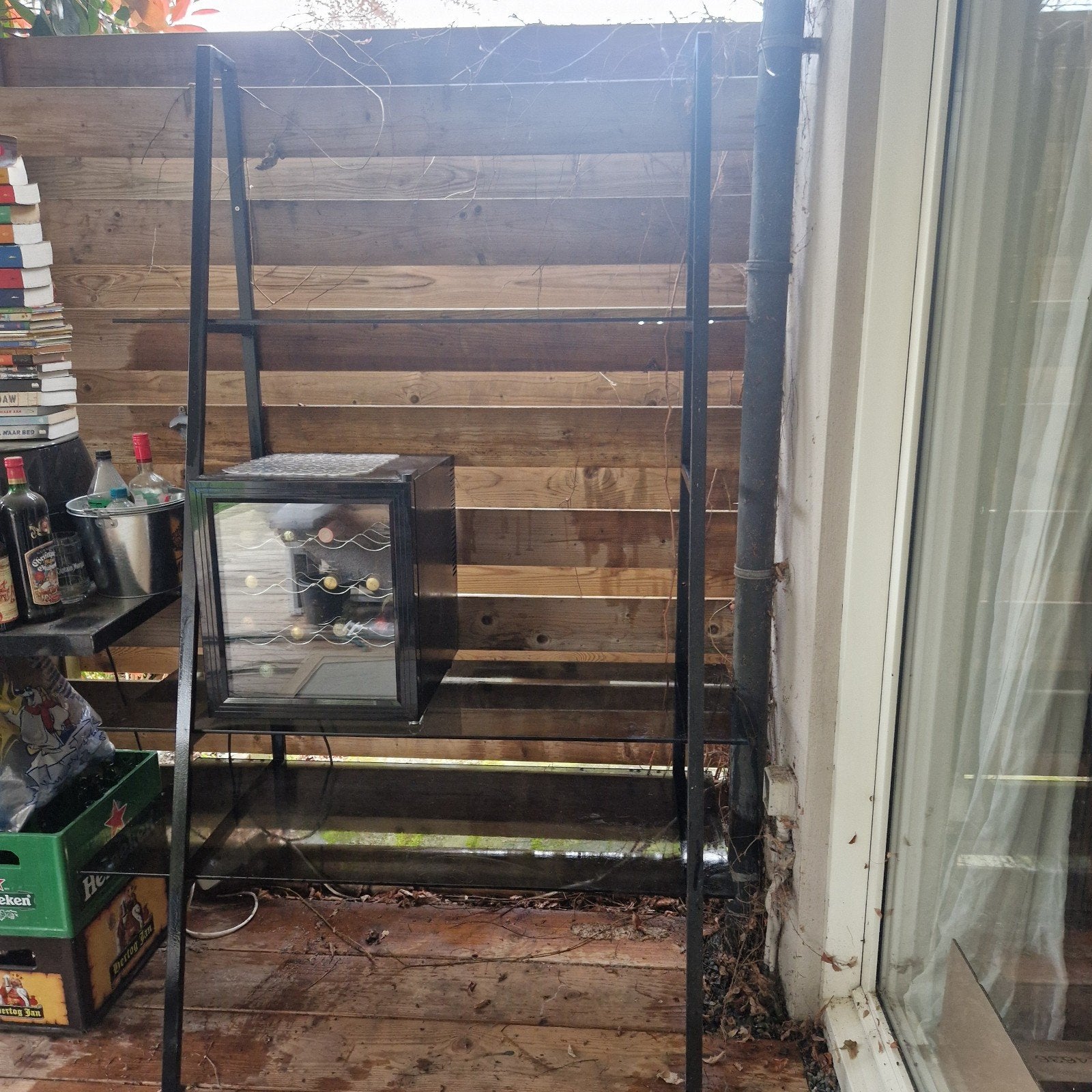 Zwart metalen rek met glazen planken, Ophalen, Gebruikt