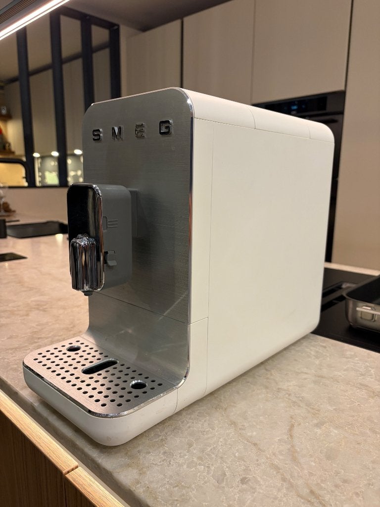 Smeg bonen Koffiezetapparaat kleur wit, 10 kopjes of meer, Gemalen koffie, Ophalen of Verzenden, Koffiemachine