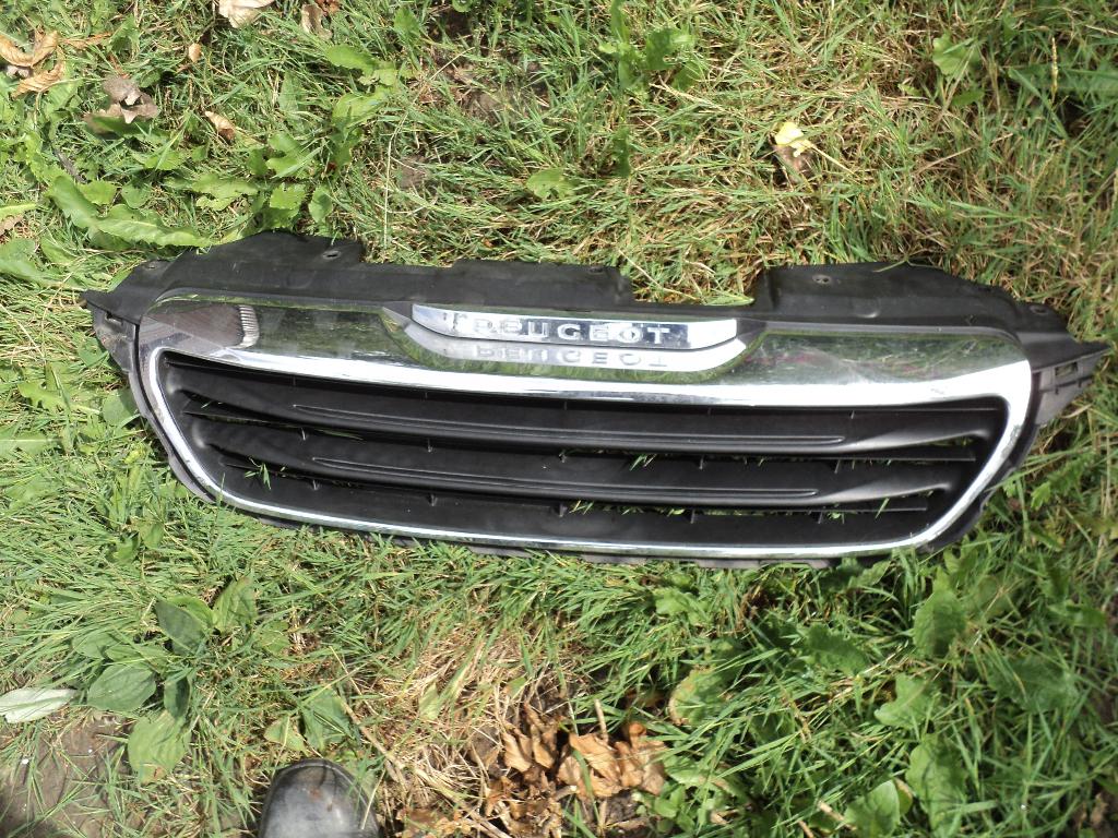 NOG DIV DELEN v.d.BUMPER VAN PEUGEOT 108 GRIL EN VERLICHTING, Ophalen, Nieuw, Bumper, Peugeot