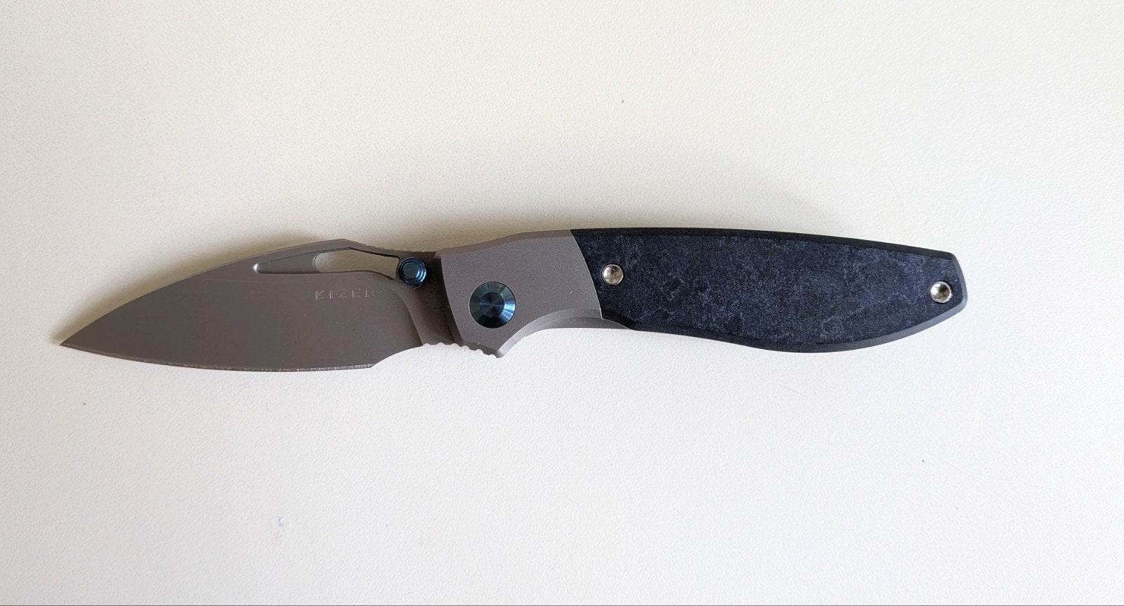 Kizer Shrike Zakmes, Caravans en Kamperen, Kampeergereedschap, Ophalen of Verzenden, Zo goed als nieuw