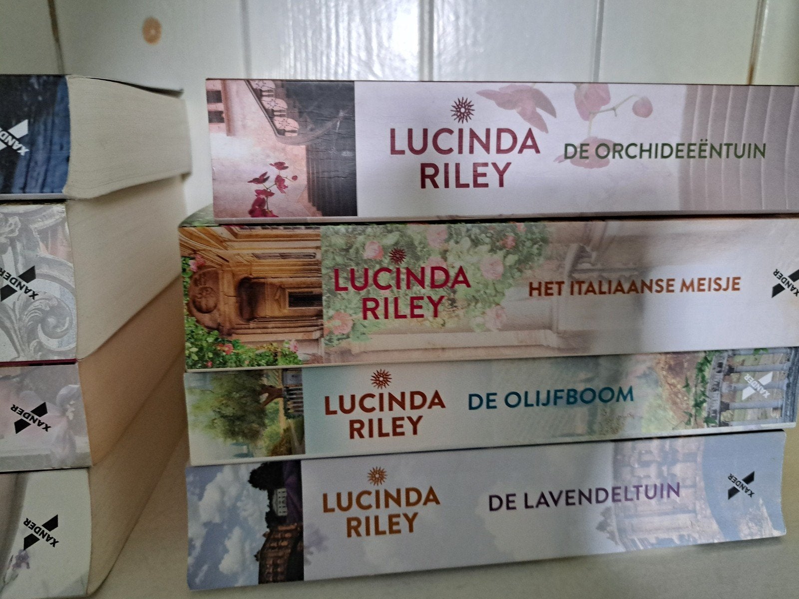 Lucinda Riley Boeken Collectie - De Zeven Zussen & Meer, Boeken, Romans, Ophalen of Verzenden, Zo goed als nieuw, Lucinda Riley