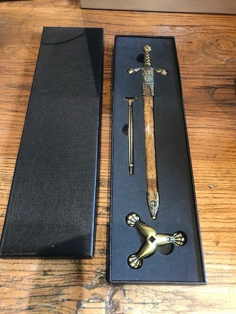 fraai miniatuurzwaard-opener, incl houder, Verzamelen, Ophalen of Verzenden, Overige soorten, Nederland, Zwaard of Sabel