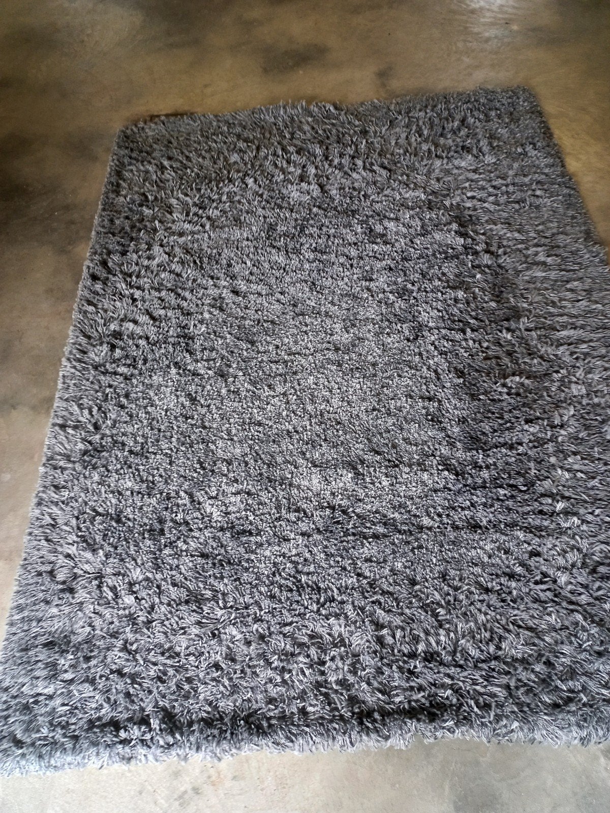 Grijs hoogpolig vloerkleed - Zo goed als nieuw, Huis en Inrichting, Stoffering | Tapijten en Kleden, Ophalen, 100 tot 150 cm, Modern, hoogpolig
