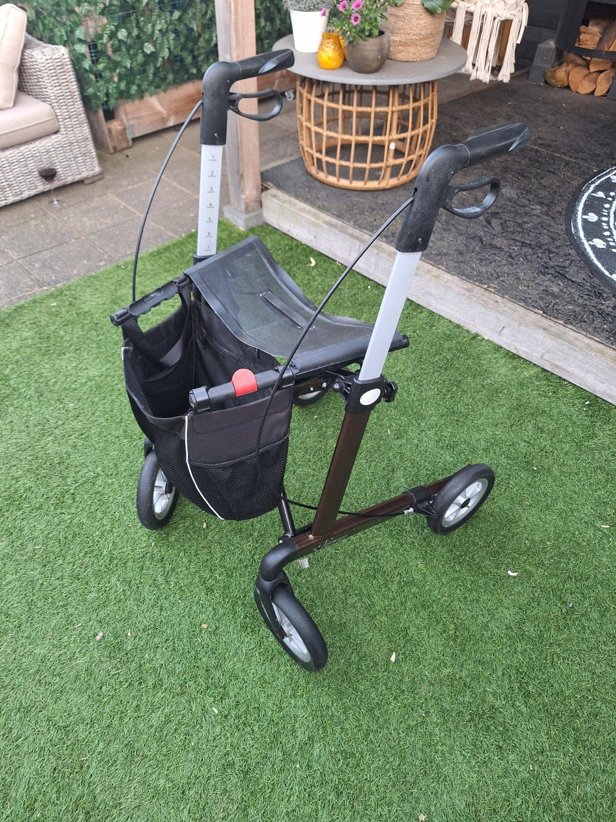 Zeer knappe goede rollator bruin van het merk Senner, Ophalen