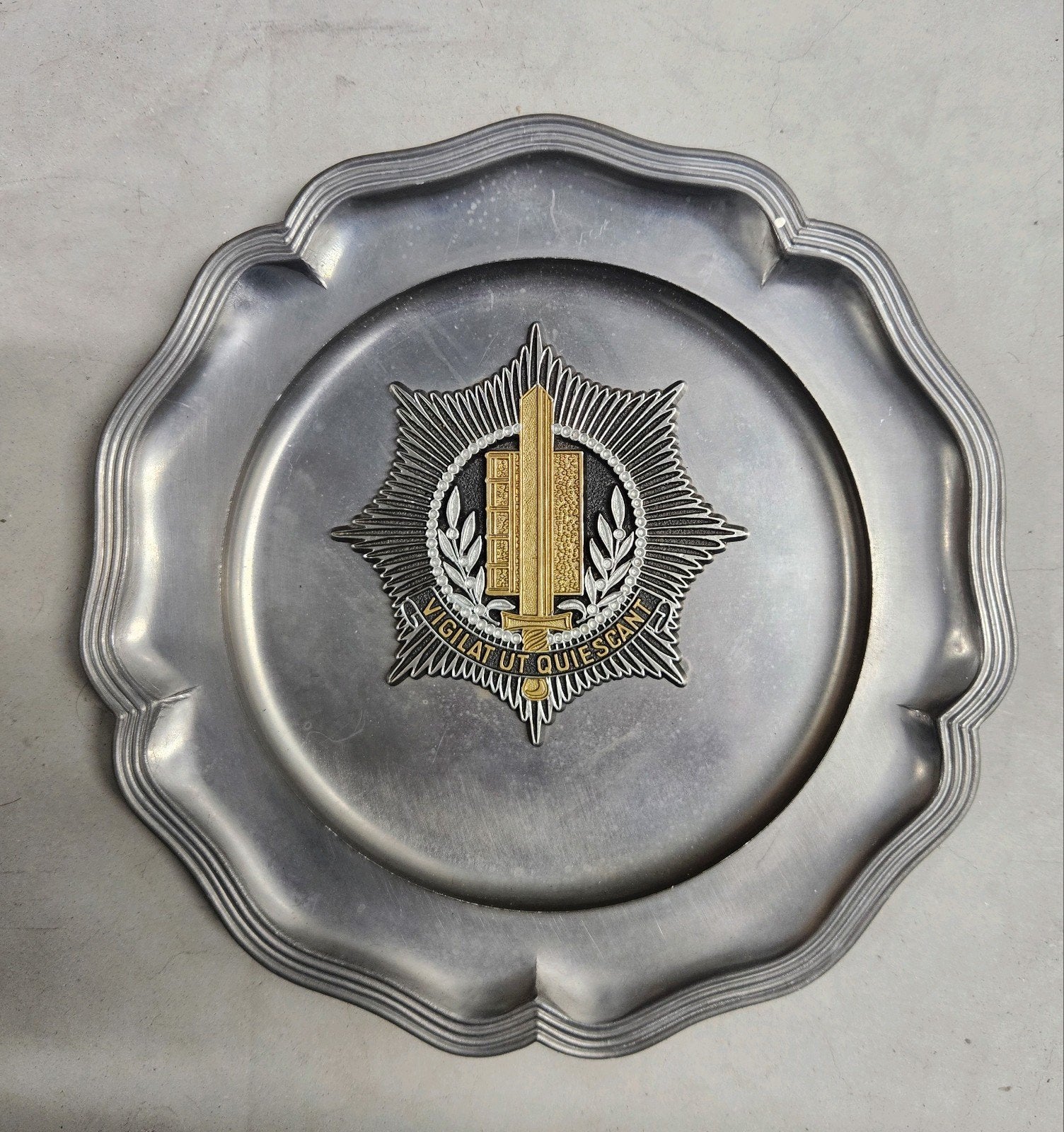 Tinnen bord Gemeentepolitie, Verzamelen, Militaria | Algemeen, Ophalen of Verzenden, Overige soorten, Nederland, Kunstobject