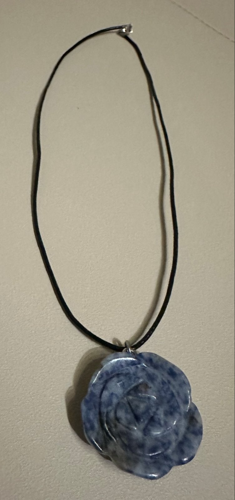 Halsketting met Lapis Lazuli Roos Hanger, Nieuw, Steen of Mineraal, Met edelsteen, Verzenden