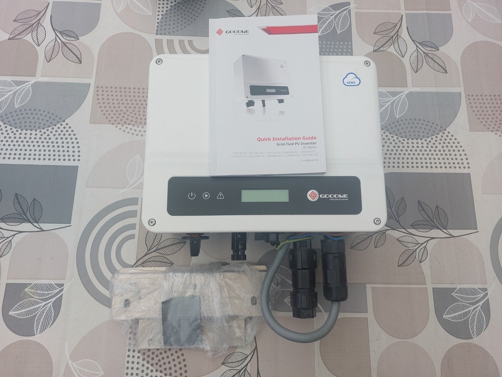 omvormer zonnepanelen GOODWE  ZGAN. 1500 W., Ophalen of Verzenden, Zo goed als nieuw, Tuinslang