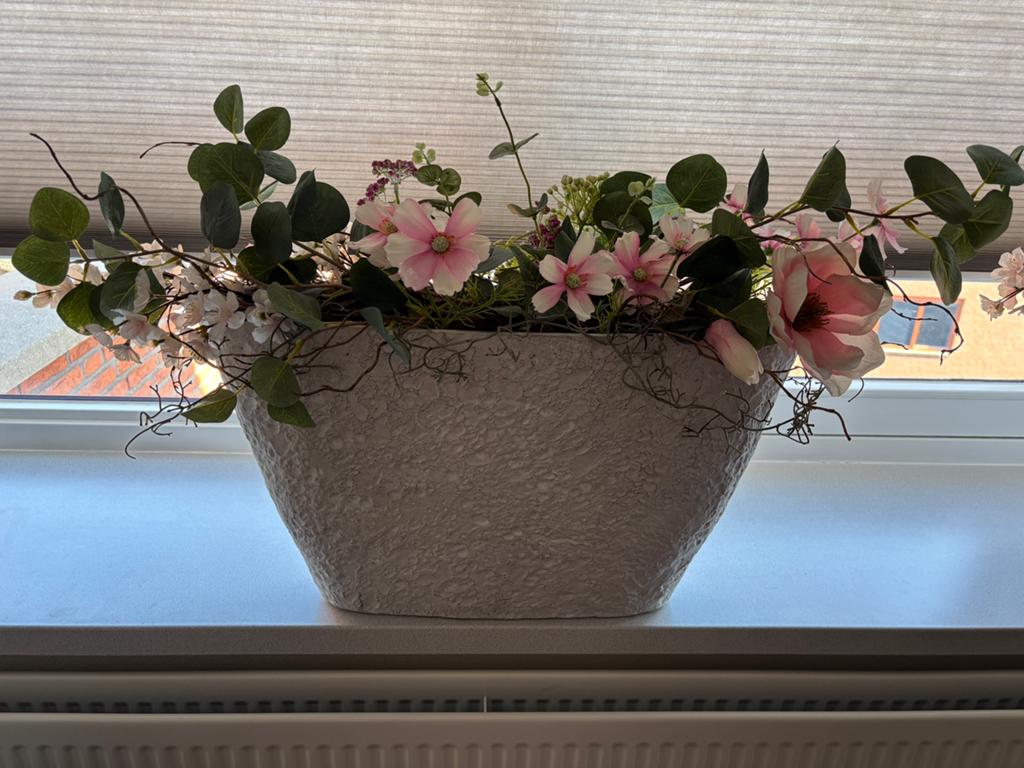 2 grote bloempotten opgemaakt met kunstbloemen, Huis en Inrichting, Woonaccessoires | Kunstplanten en Kunstbloemen, Ophalen, Gebruikt