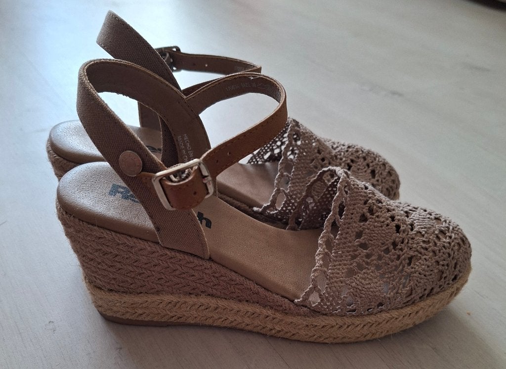 Sleehakken, Kleding | Dames, Schoenen, Beige, Ophalen of Verzenden, Zo goed als nieuw, Espadrilles of Moccasins