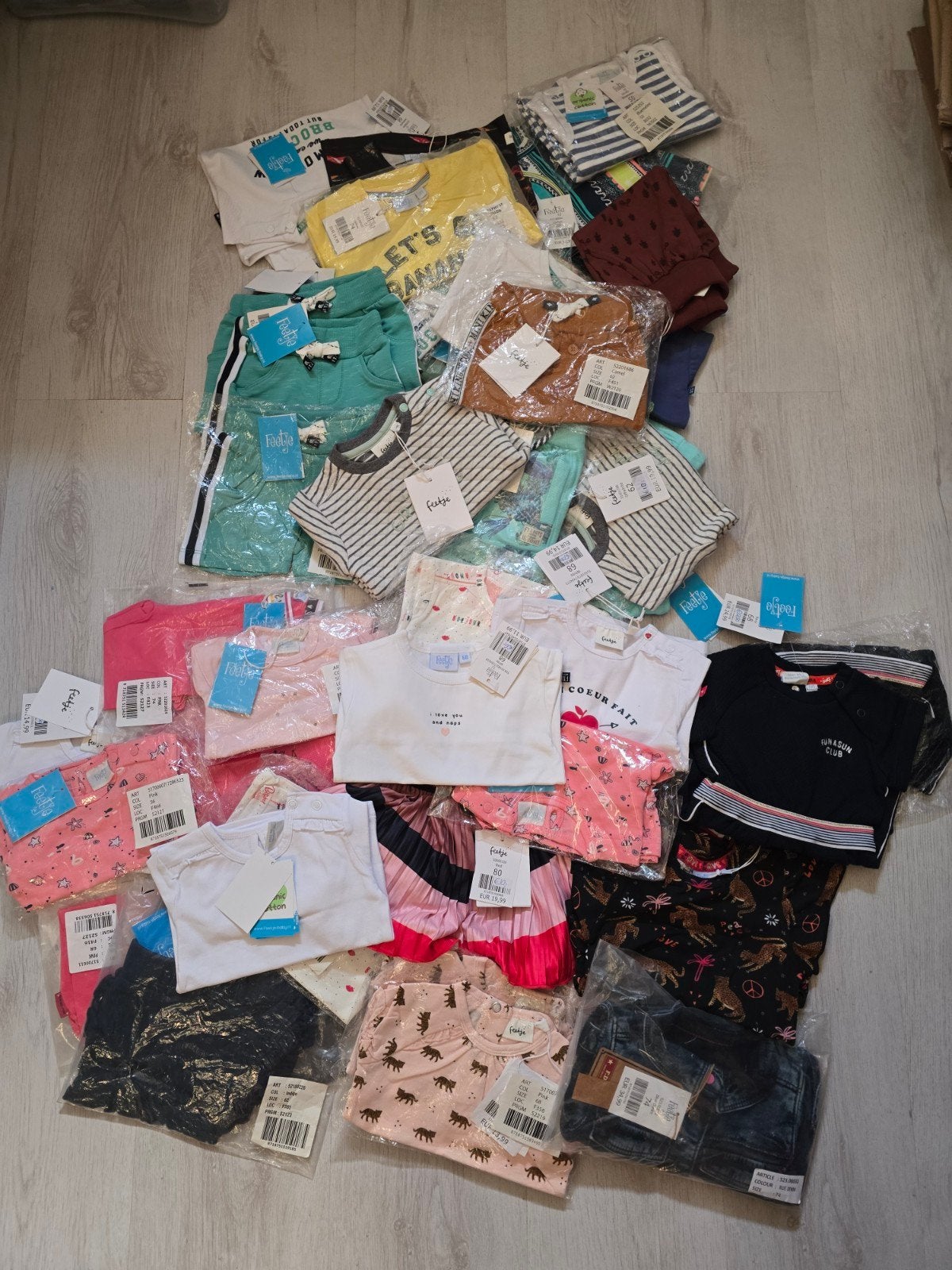 Partij van 54 Feetje babykleding - Nieuw met kaartjes, Ophalen of Verzenden, Nieuw, Feetje, Jongetje of Meisje