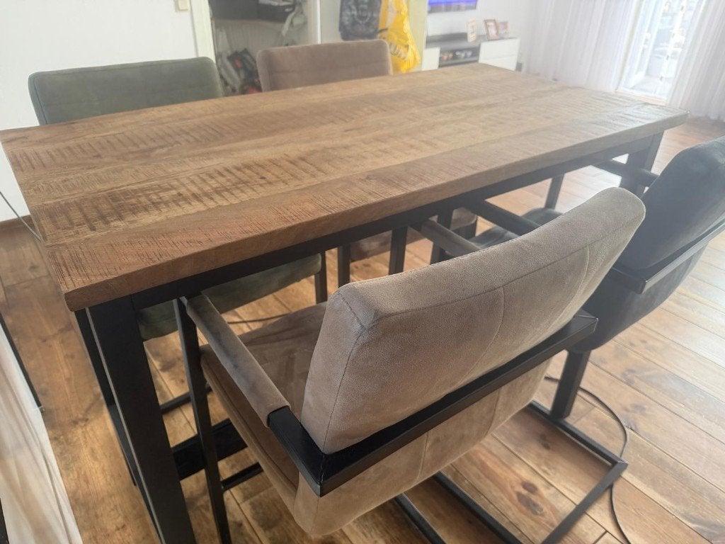Voor 4 personen Eettafel inclusief barkrukken Lizzy, Ophalen, 100 tot 150 cm, 50 tot 100 cm, Zo goed als nieuw