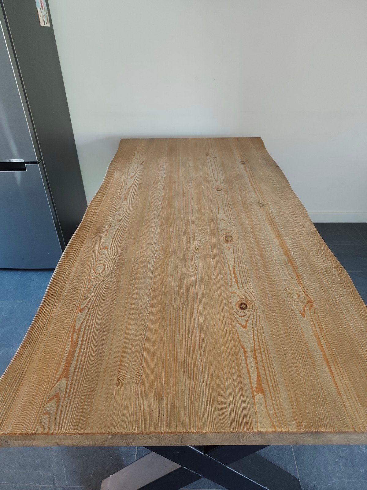 Boomstamtafel met stalen X-poot - Robuust en Modern, Huis en Inrichting, Tafels | Eettafels, 100 tot 150 cm, 200 cm of meer, Zo goed als nieuw