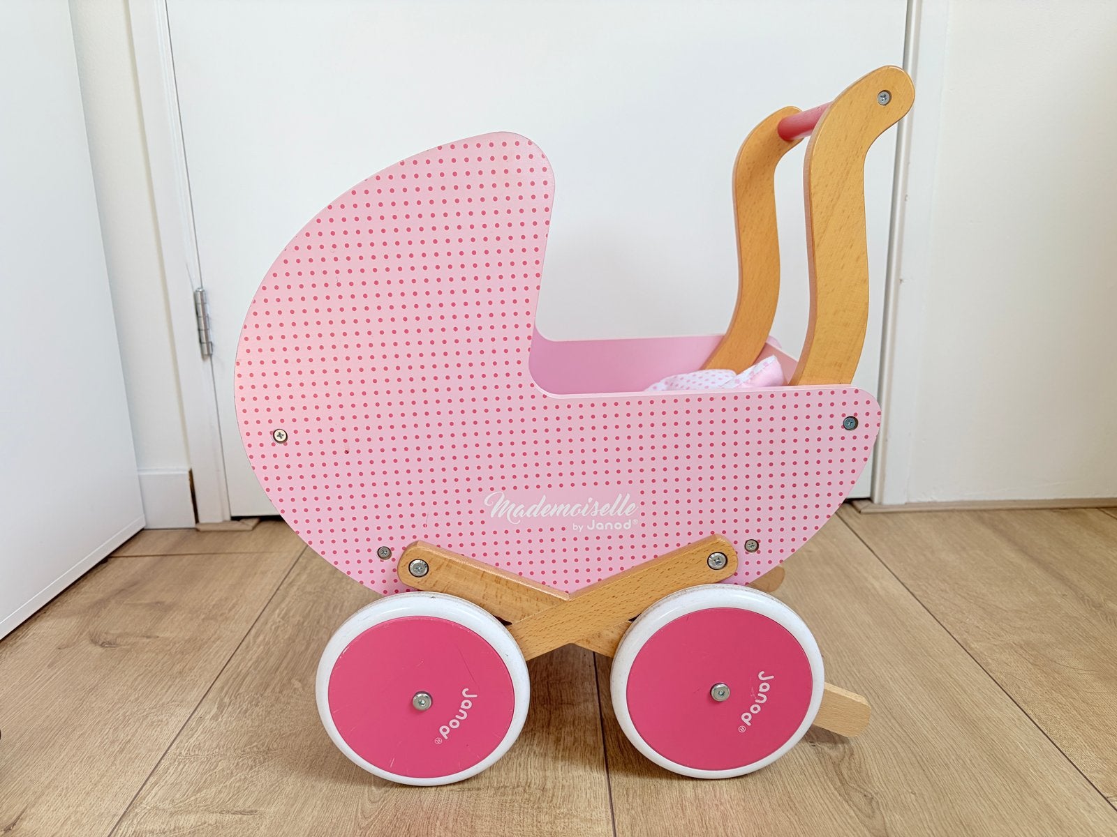 Poppenwagen Janod Mademoiselle Houten - Roze, Ophalen, Zo goed als nieuw, Babypop