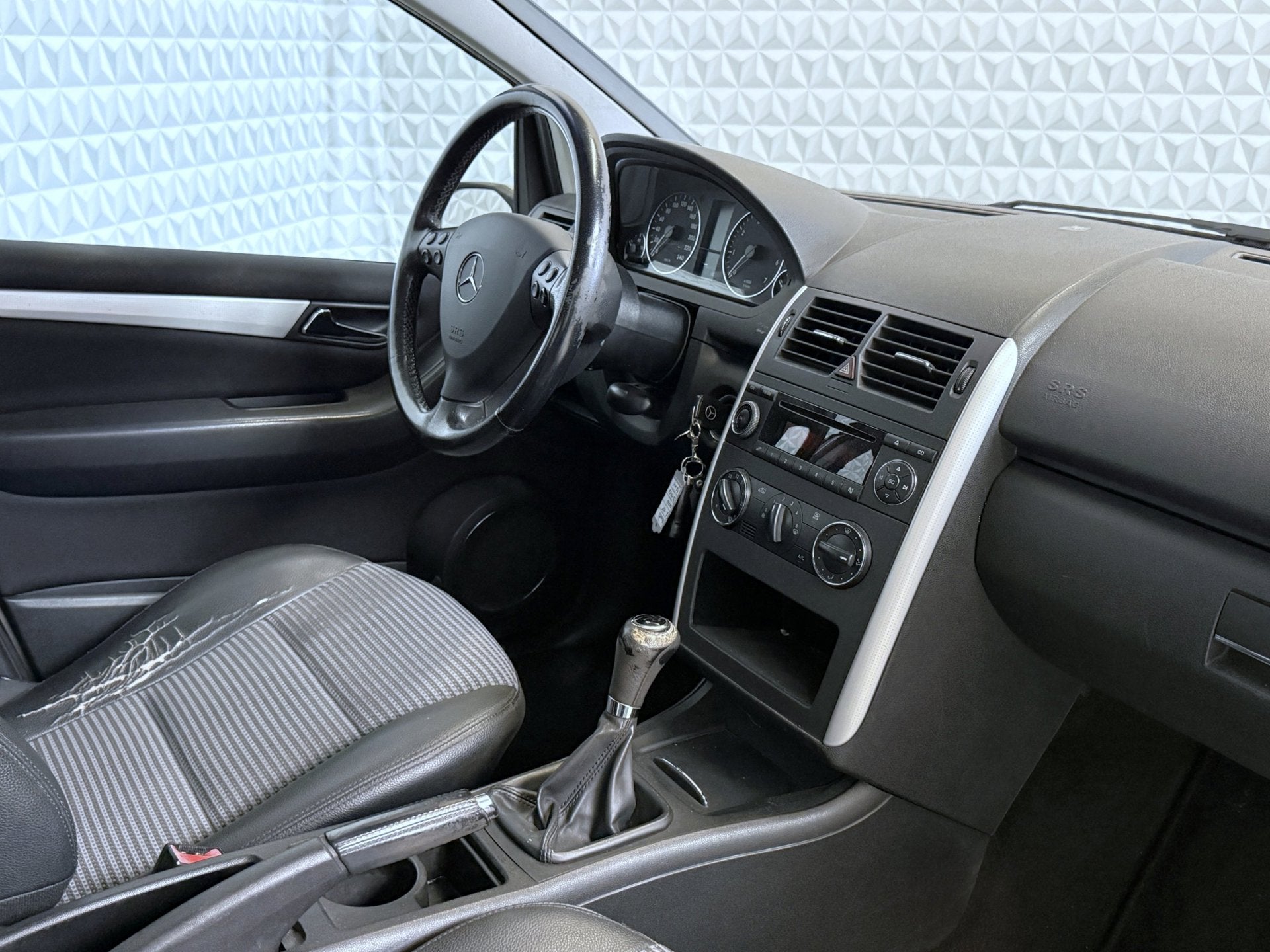 Mercedes-Benz A-klasse 150 AIRCO+TREKHAAK / 97.000km (2007), Auto's, Mercedes-Benz, Voorwielaandrijving, 15 km/l, Origineel Nederlands