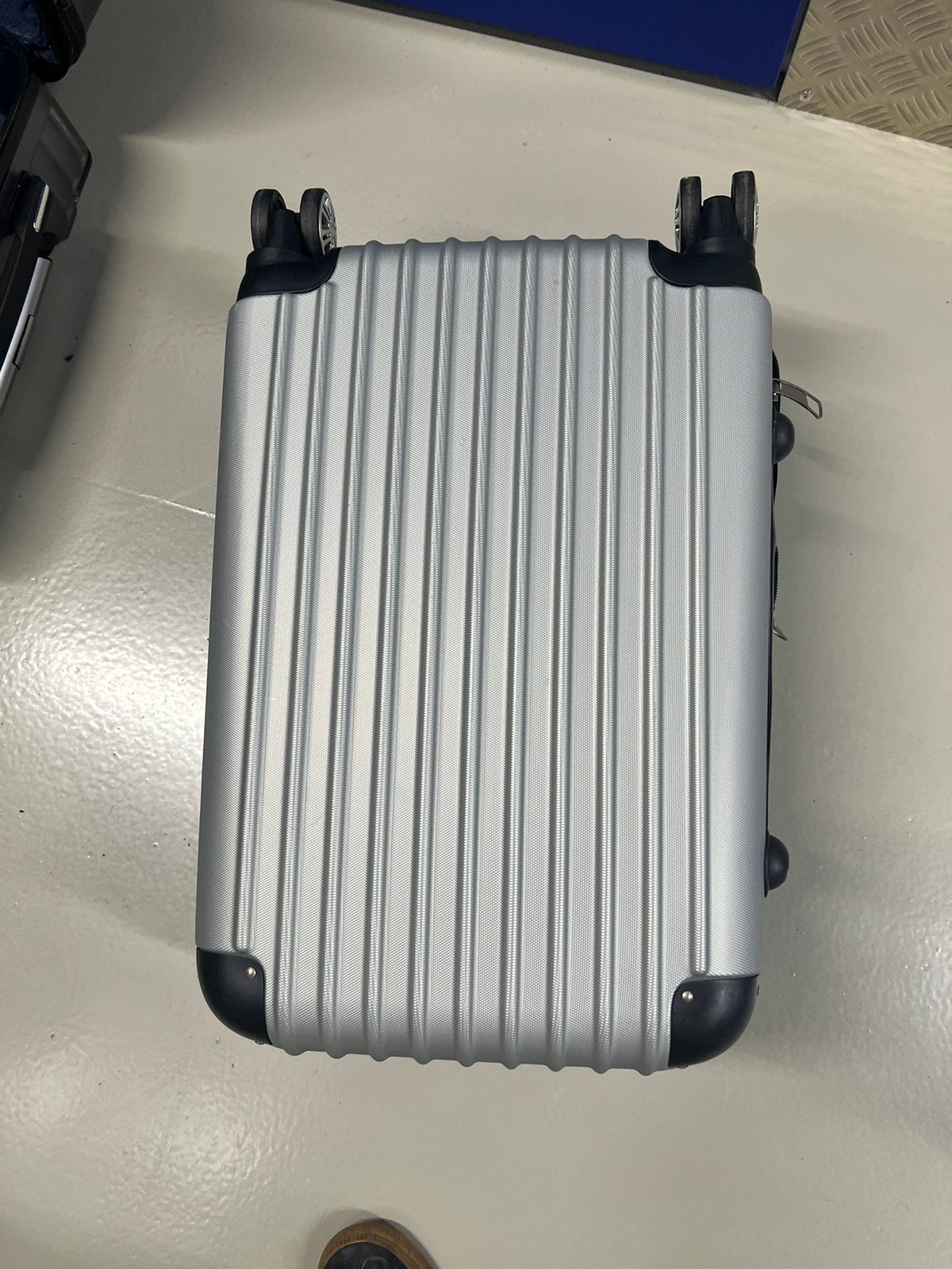small suitcase, Ophalen, Nieuw