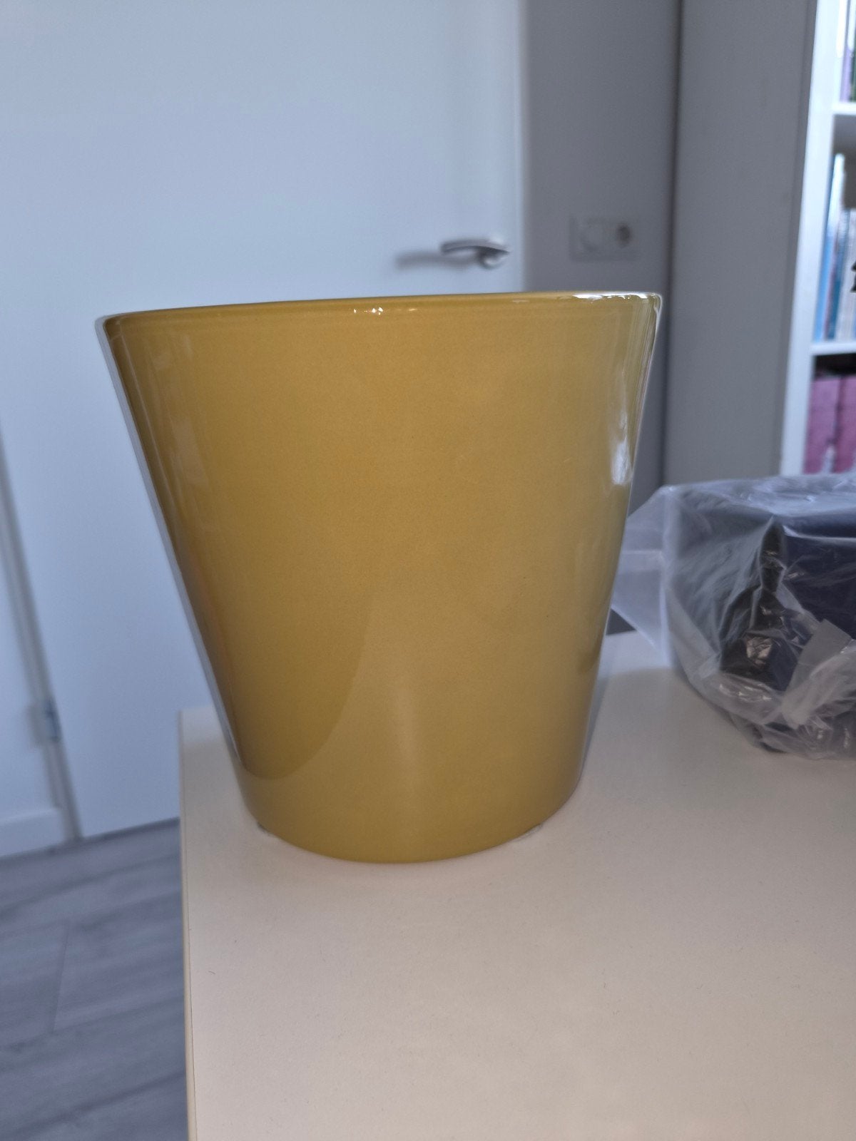 Gele bloempot, zo goed als nieuw, Rond, Ophalen of Verzenden, Zo goed als nieuw, Aardewerk