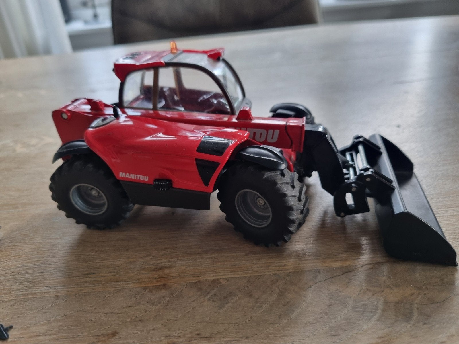 Mooie Manitou verreiker met bak van Siku, Ophalen of Verzenden, Overige schalen, Auto offroad