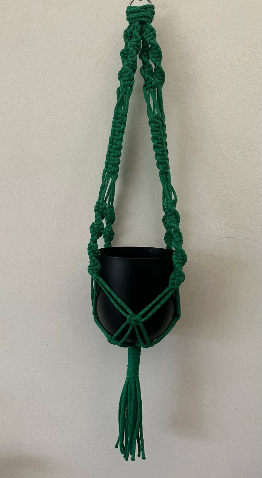 Groene macramé plantenhanger, Groen, Boho, Ophalen of Verzenden, Zo goed als nieuw