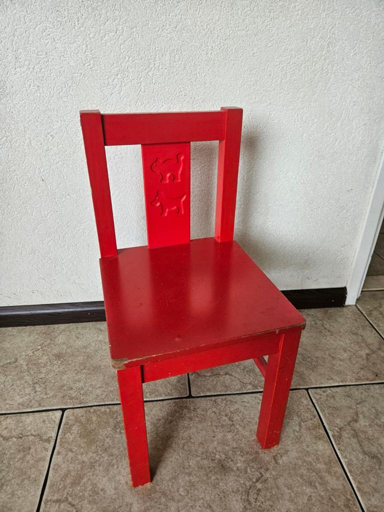 Rode kinderstoel Ikea met dierenfiguren, Ophalen, Gebruikt, Stoel(en)