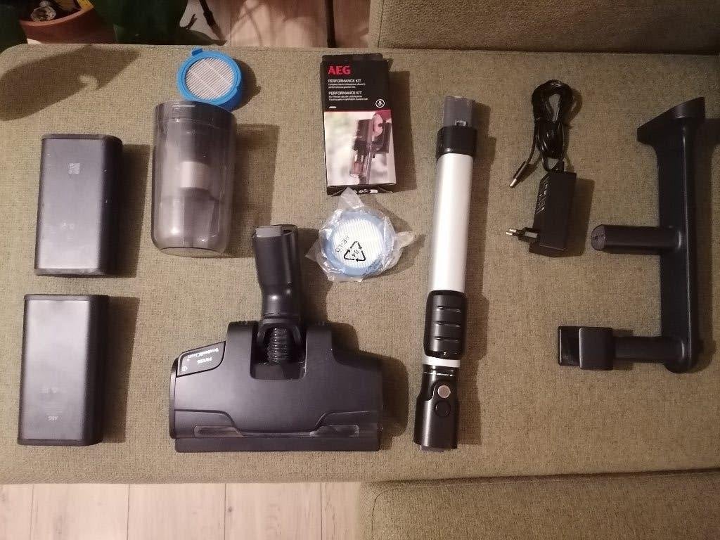 AEG ultimate 8000 stofzuiger onderdelen, Witgoed en Apparatuur, Gebruikt, Ophalen of Verzenden, Draadloos, Reservoir