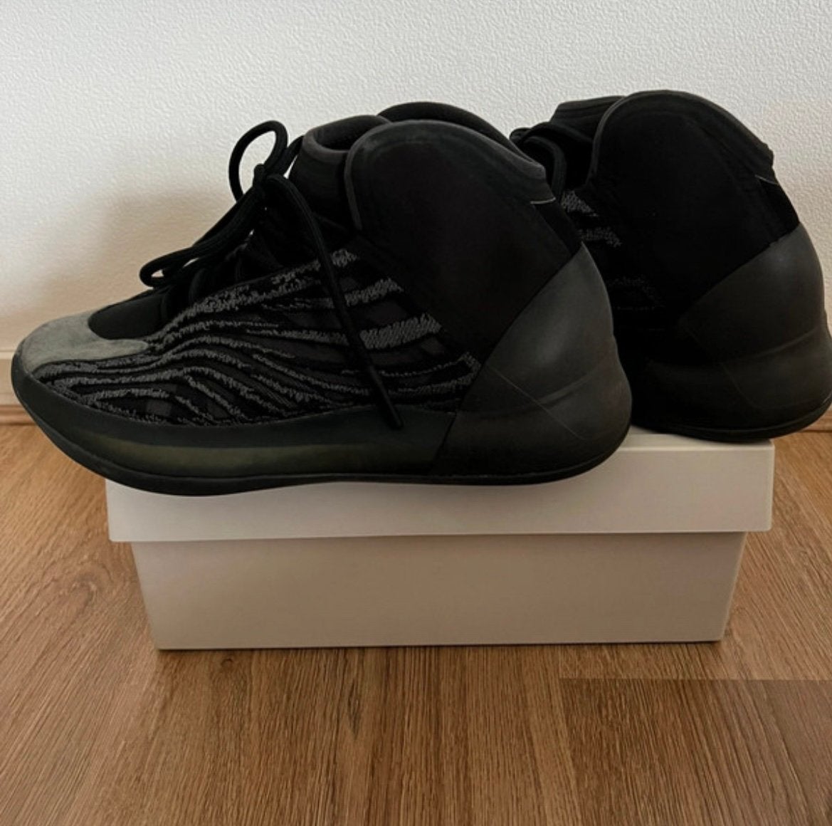adidas Yeezy_QNTM Onyx maat 41 1/3 zwart, Kleding | Heren, Ophalen of Verzenden, Zo goed als nieuw, Zwart