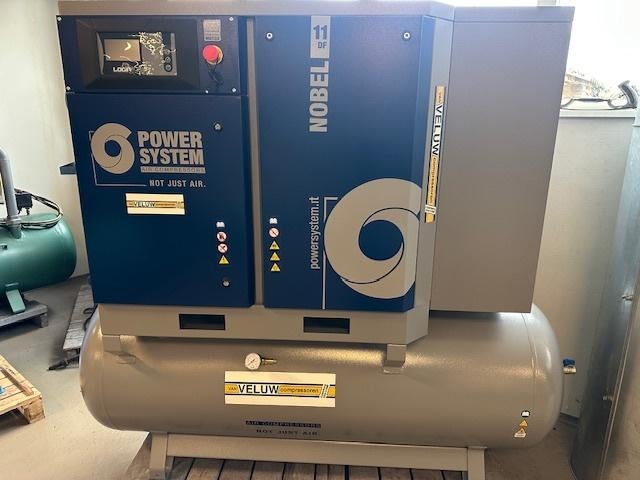 Schroefcompressor Uit Voorraad 5.5kw 7.5kw 11kw 15kw 22kw, Zakelijke goederen, Machines en Bouw | Pompen en Compressoren, Ophalen