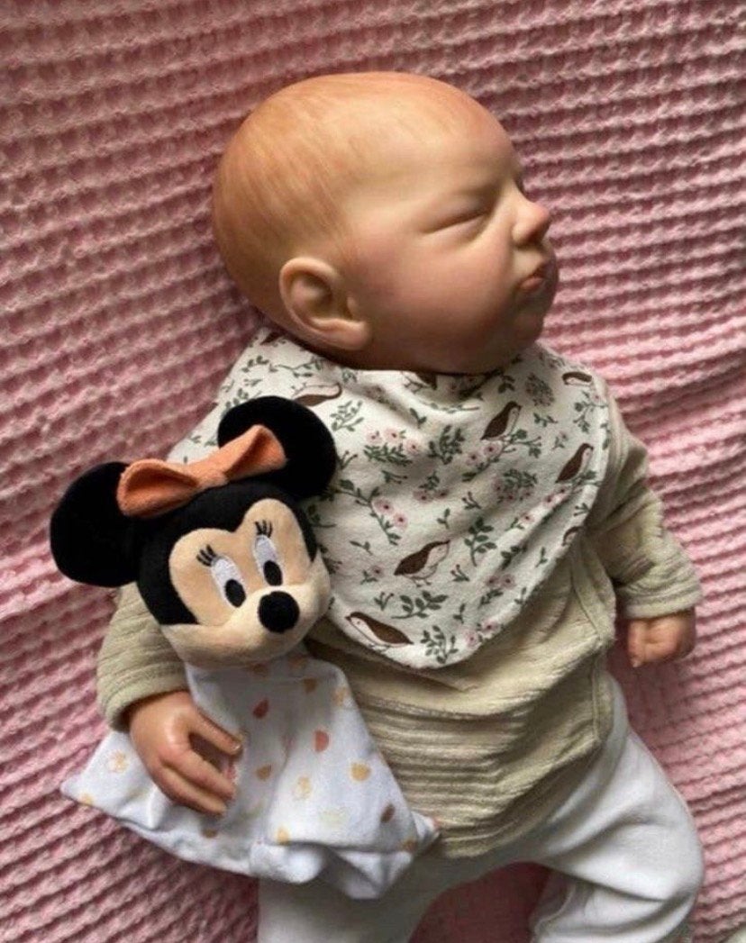 Reborn baby meisje slapend. 🧸🌷, Verzamelen, Poppen, Verzenden, Zo goed als nieuw, Babypop, Levensecht of Reborn