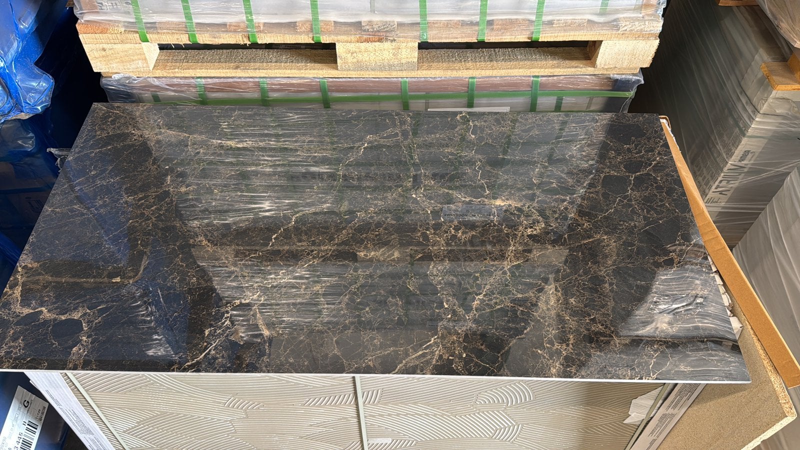 60x120 marmer goud zwart keramische tegel hoogglans, Ophalen, 60 cm of meer, Zo goed als nieuw, Minder dan 5 m²