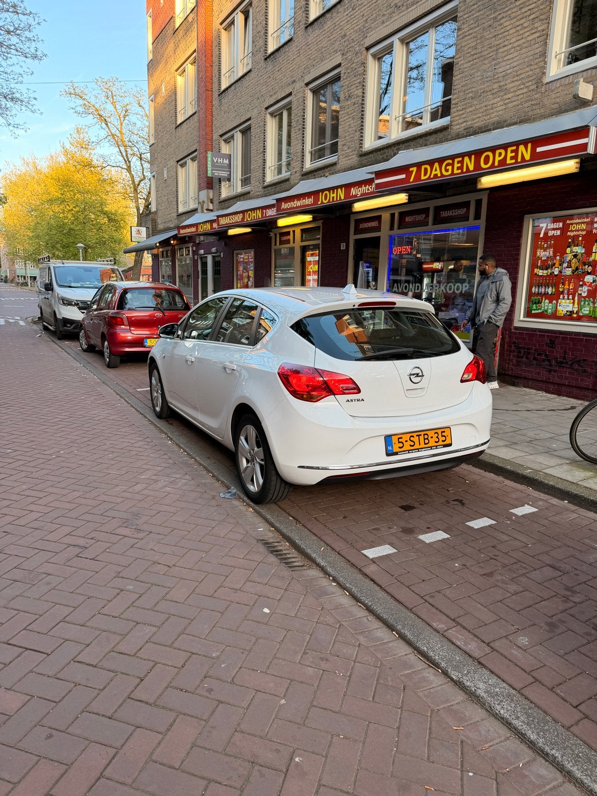 Opel Astra 1.4 Ecotec 74KW 5-D 2013 wit, Auto's, Voorwielaandrijving, 4 cilinders, 100 pk, Zwart