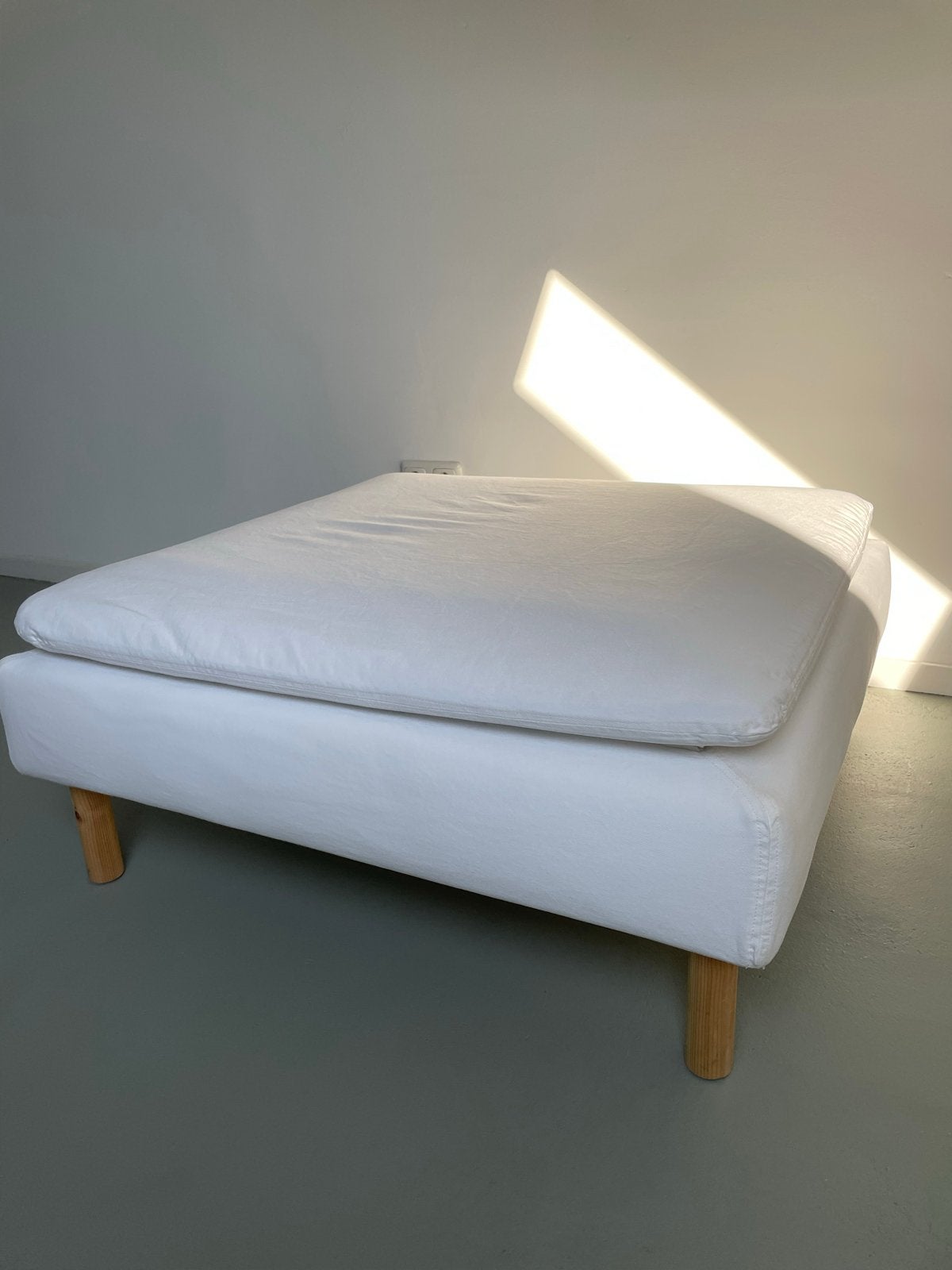 Witte Ikea Soderhamn voetenbank met houten poten, Ophalen, Vierkant, 75 tot 100 cm, Zo goed als nieuw