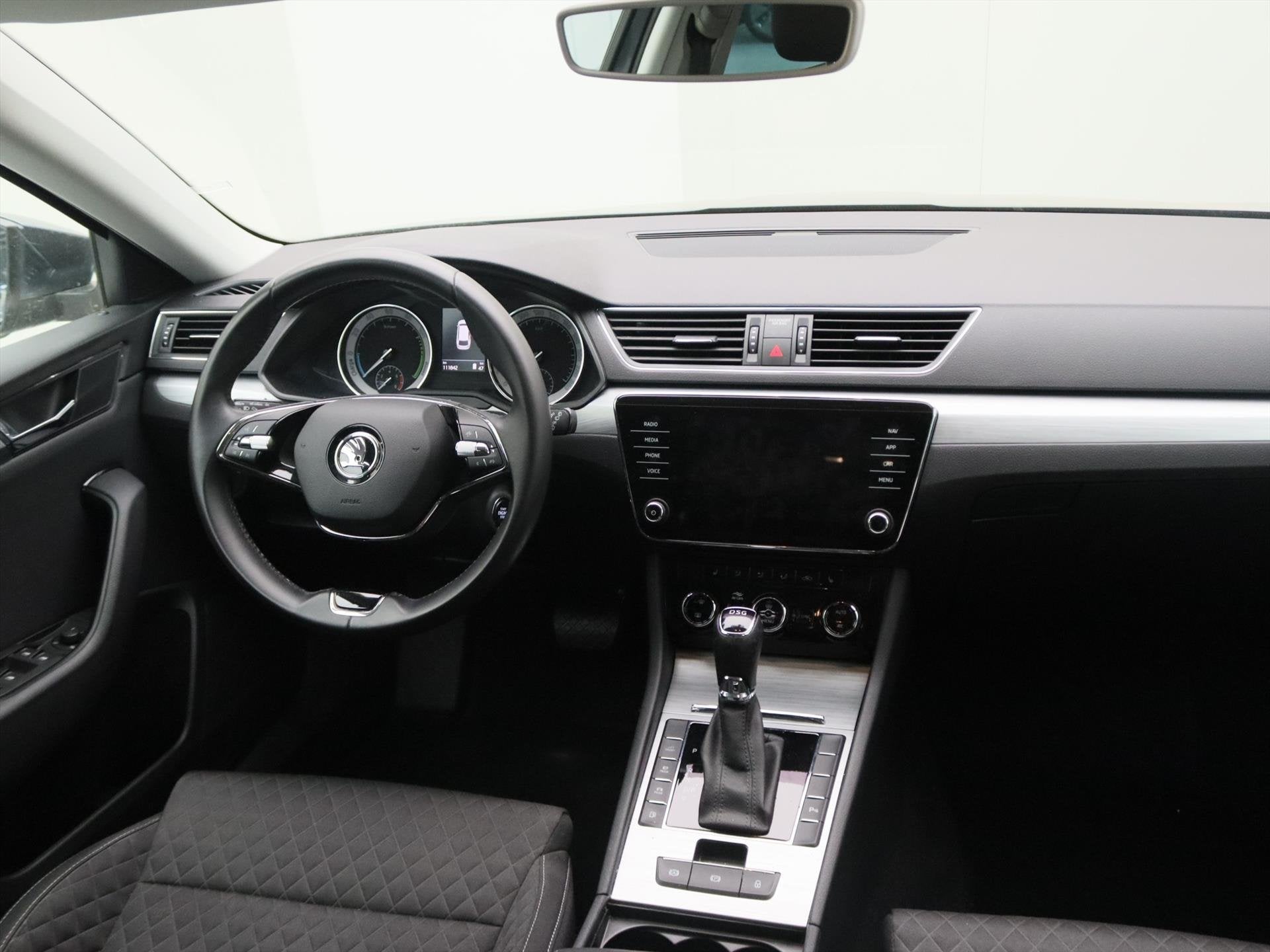 Skoda Superb Combi 1.4 TSI iV PHEV 218PK DSG6 Ambition Busin, Automaat, Stof, Gebruikt, 4 cilinders