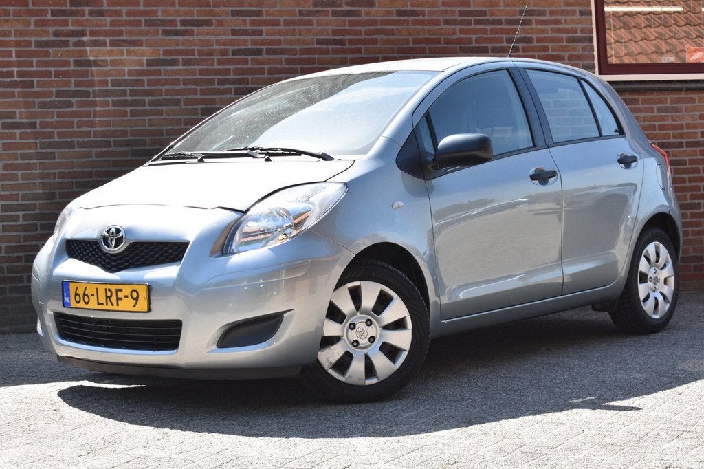 Toyota Yaris 1.3 VVTi Comfort '10 Airco Inruil mogelijk, Auto's, Voorwielaandrijving, Zwart, 4 cilinders, Elektrische ramen