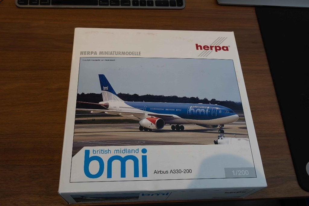 British Midland Airbus A330-200 schaal 1:200 van Herpa., Overige merken, 1:200 of kleiner, Ophalen of Verzenden, Zo goed als nieuw