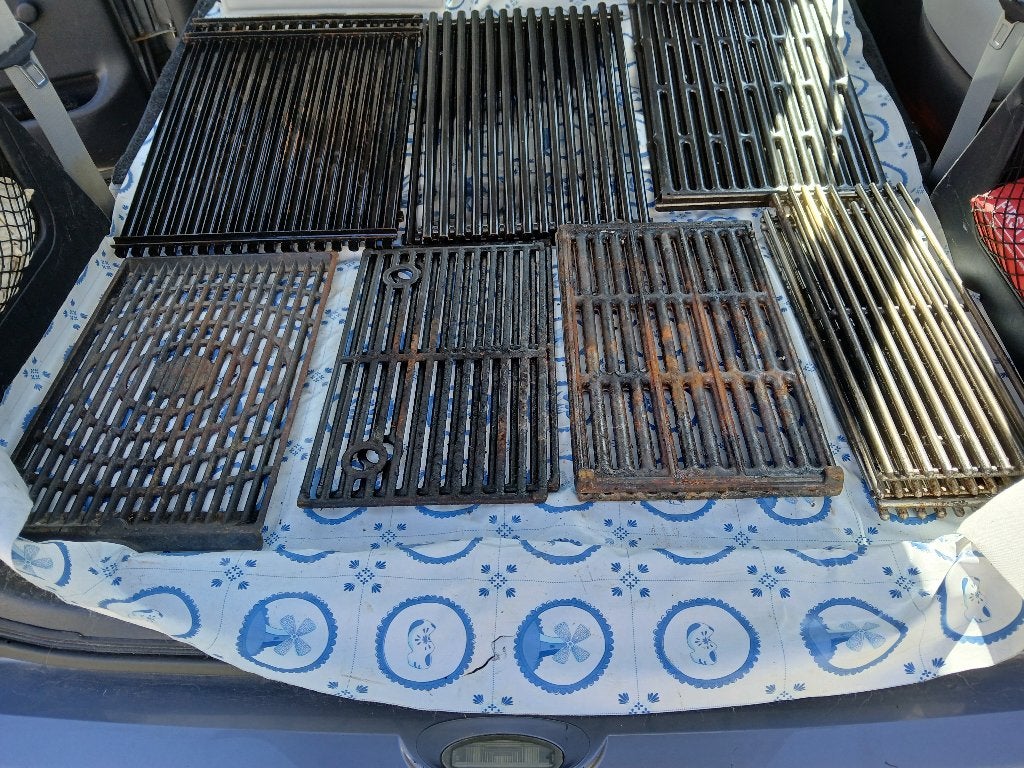 Diverse maten BBQ grillroosters + bakplaten., Tuin en Terras, Ophalen, Gebruikt, DIV.MERKEN O.A WEBER-GRILL'D-FERVOR-BORETTI