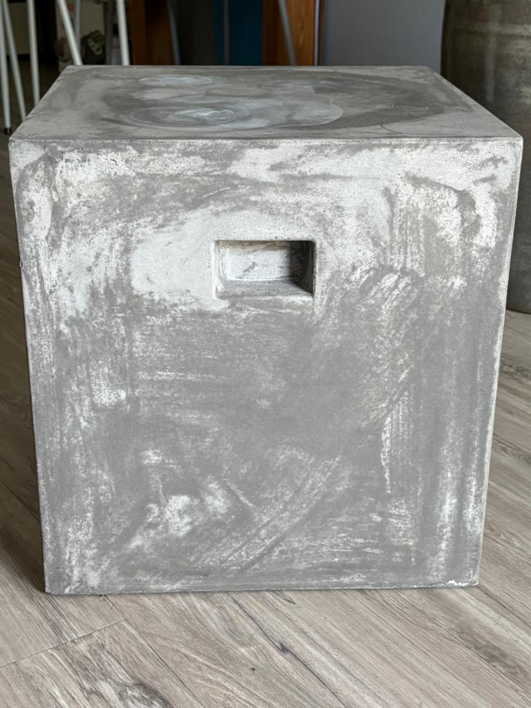 Stoere betonnen bijzettafel  40x40 cm, Ophalen, Overige materialen, Minder dan 50 cm, Gebruikt