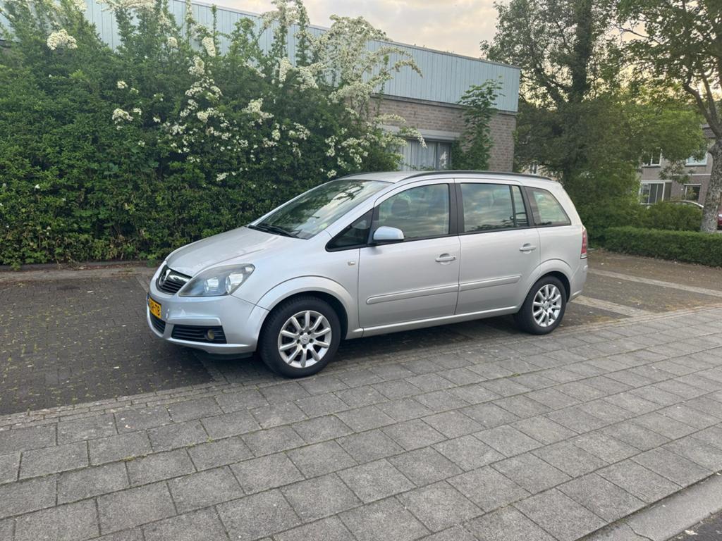 Opel Zafira 1.8 2007 Grijs nieuwe A.p.k Vakantie klaar!!, Auto's, 4 cilinders, Origineel Nederlands, Particulier, 1403 kg