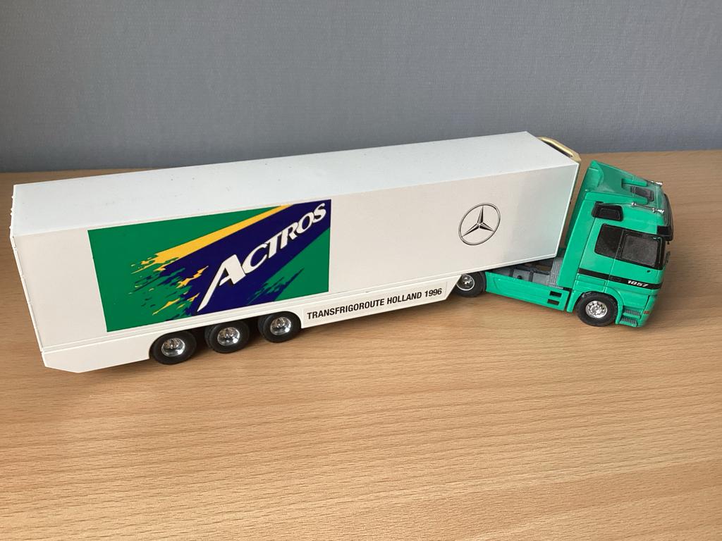 Tekno Mercedes Actros met trailer - verzamelobject, Overige merken, 1:32 tot 1:50, Ophalen of Verzenden, Zo goed als nieuw