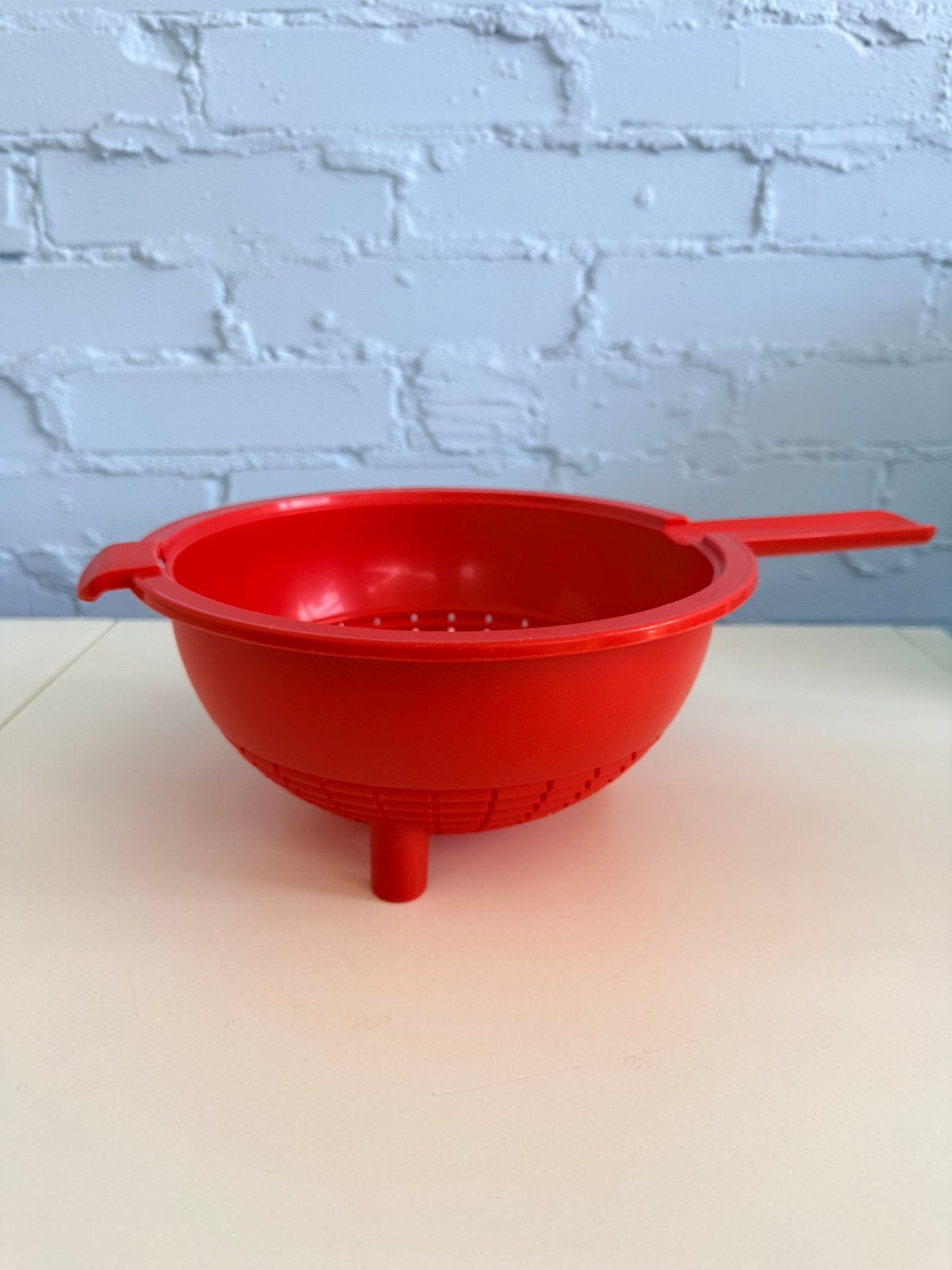 Rode vergiet van Tupperware, Ophalen of Verzenden, Zo goed als nieuw