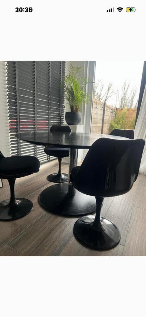 Prachtige designtafel met 4 stoelen, Huis en Inrichting, Tafels | Eettafels, Ophalen, Rond, Zo goed als nieuw, 100 tot 150 cm