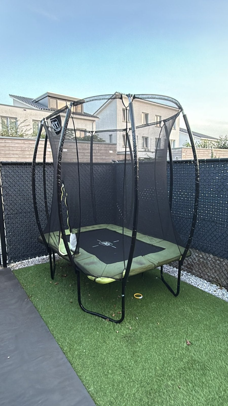 Nette Trampoline 210x160, Ophalen, Zo goed als nieuw