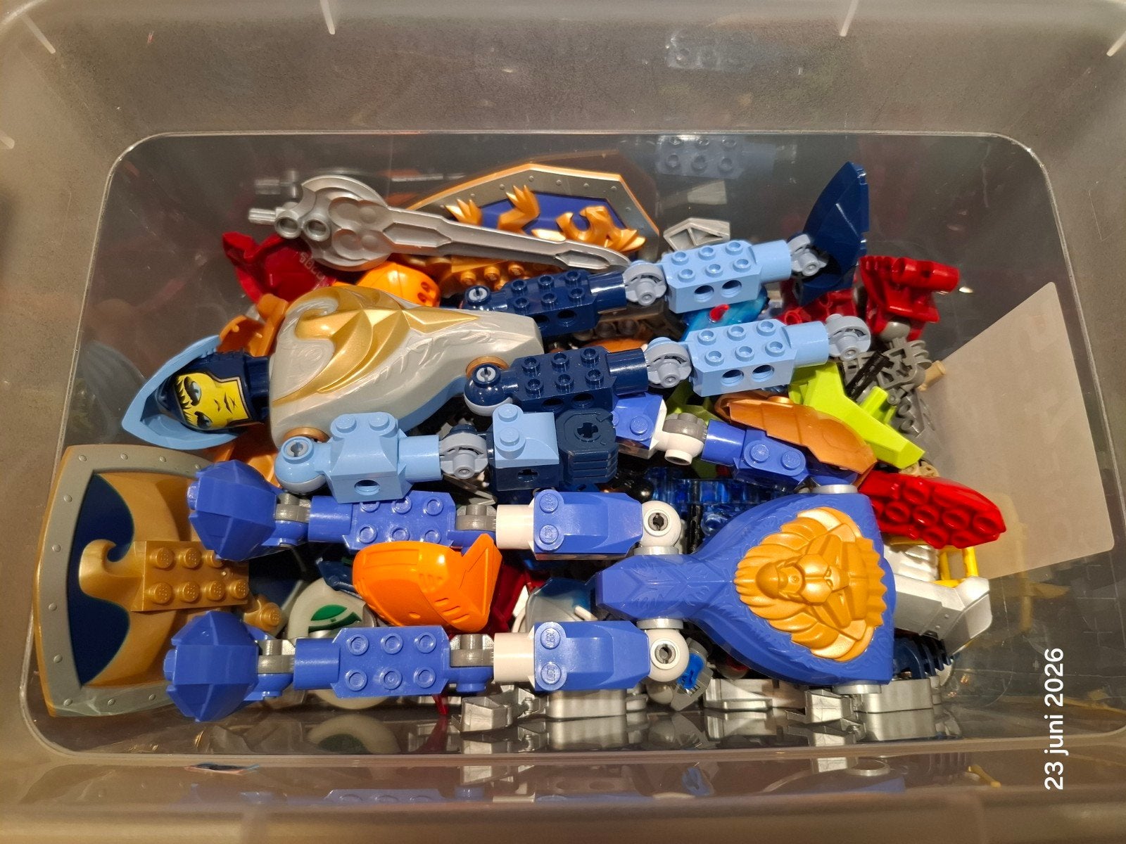 Bakje Lego Bionicle & Knight's Kingdom onderdelen, Kinderen en Baby's, Speelgoed | Duplo en Lego, Ophalen of Verzenden, Zo goed als nieuw