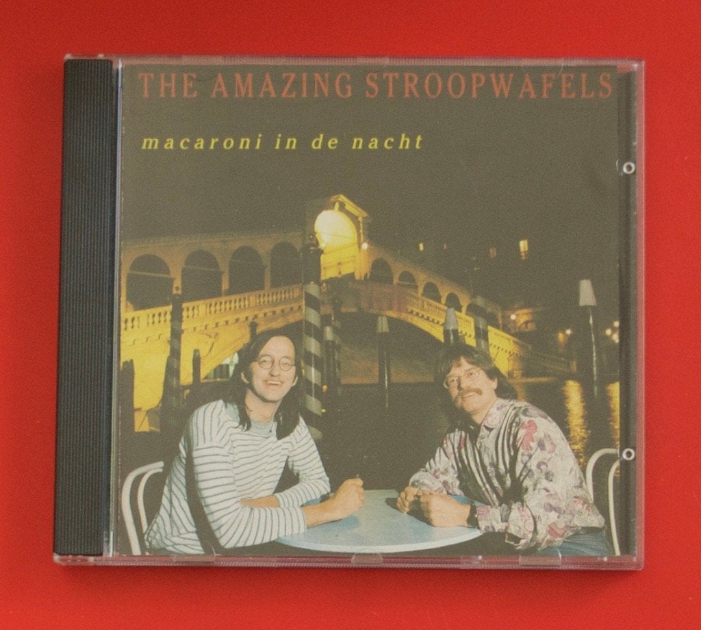 cd The Amazing stroopwafels Macaroni in de nacht humor, Ophalen of Verzenden, Gebruikt, Album, Nederlandstalig