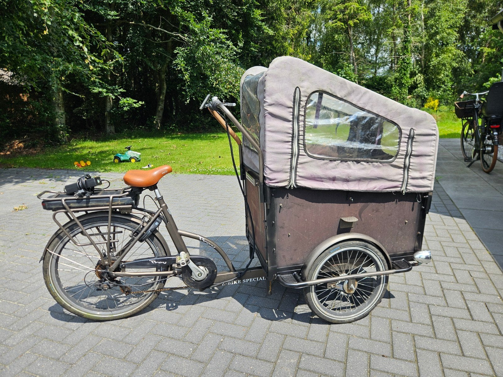 Vogue Troy elektrische bakfiets (opknapper, kleinigheidje?), 4 kinderen of meer, Gebruikt, Huif, Ophalen