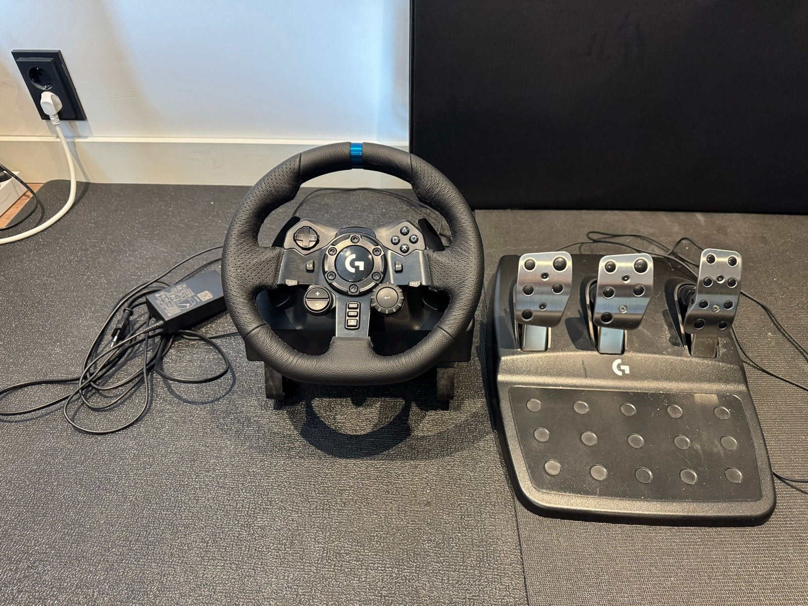 Logitech G923 racestuur met pedalen - Zo goed als nieuw, Computers en Software, Ophalen of Verzenden, Zo goed als nieuw